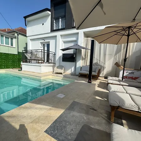 Noa Pool&spa Hostel *