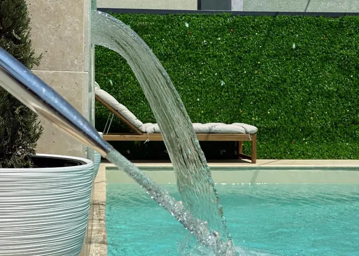 بيت شباب Noa Pool & *