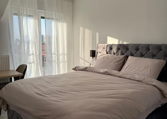 Noa Pool & بيت شباب *