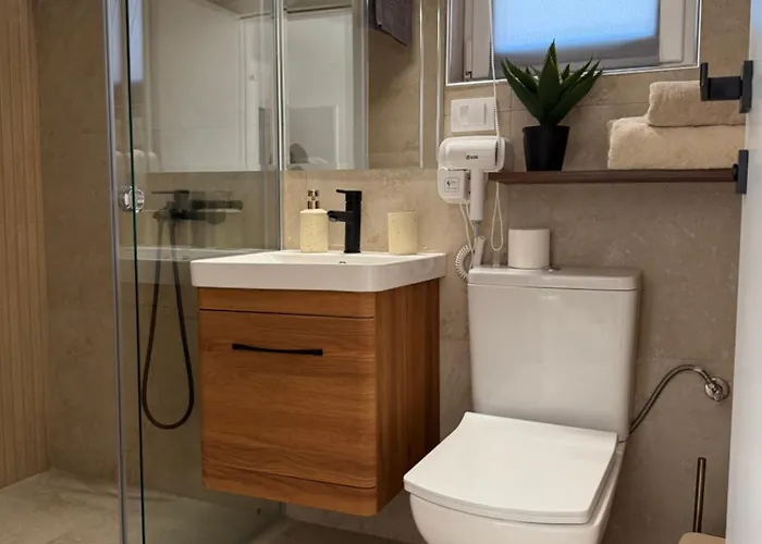 بيت شباب Noa Pool & *